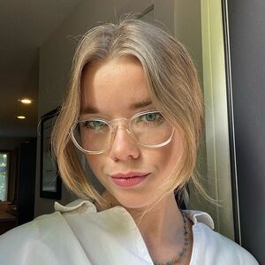 Meet your Posher, Abbie